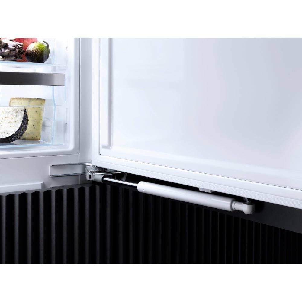 Miele K7763E Built-In Refrigerator with DailyFresh, FlexiLight 2.0 and DynaCool - 55.9cm Wide | Atlantic Electrics